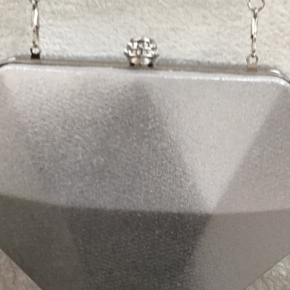 SOLD! Silver evening bag. Wear with long chain or tuck inside to use as a clutch - Picture 4 of 6